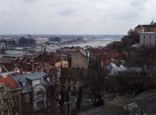 Vy över floden Donau i Budapest